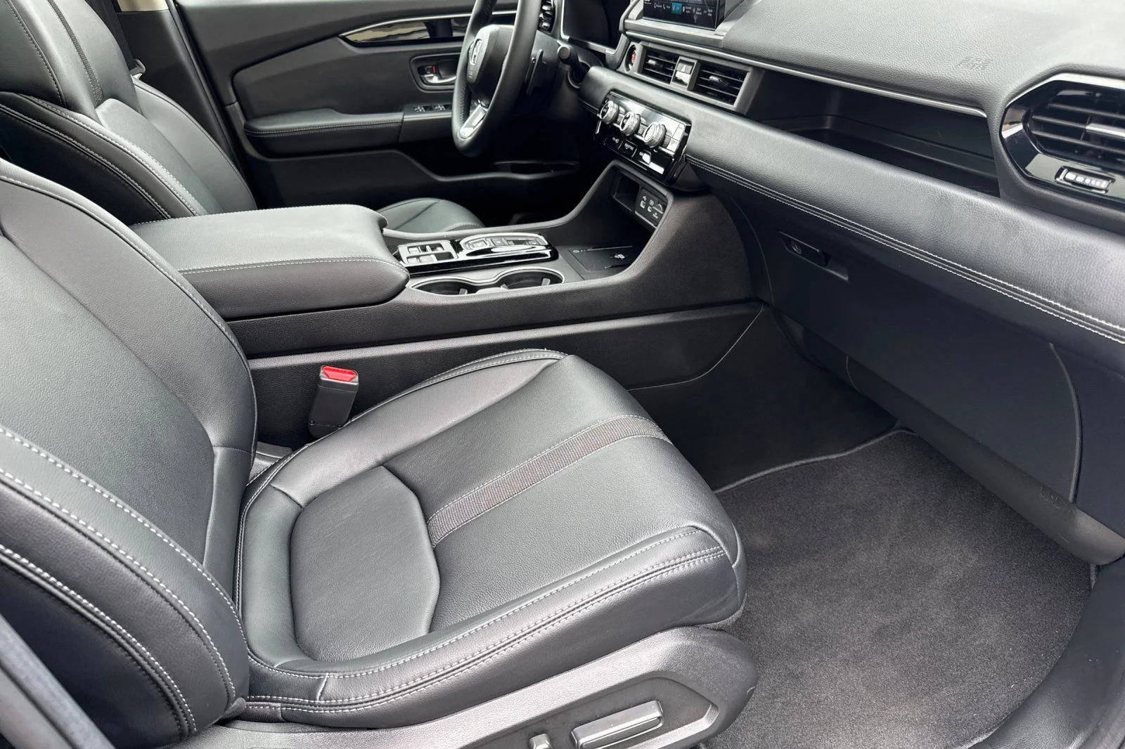 2025 Honda Pilot Touring - Photo 19