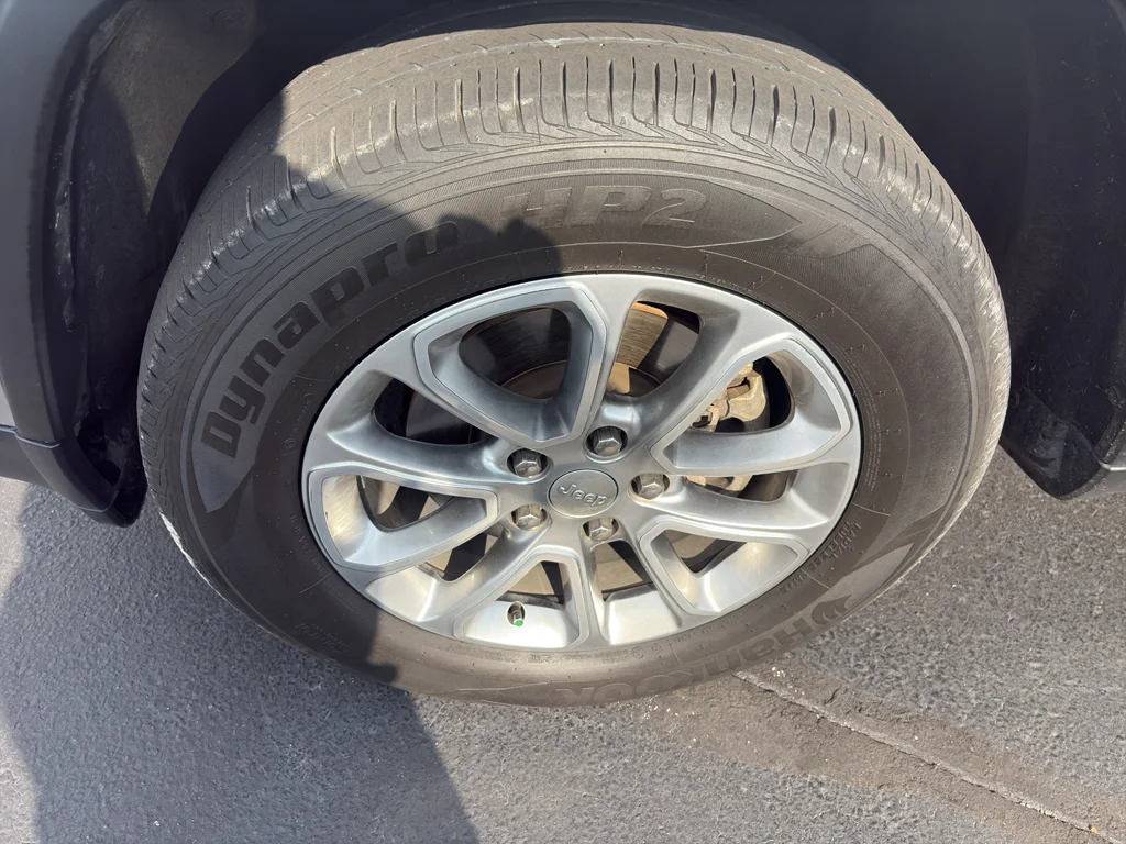 Used 2015 Silver Jeep Limited image 2