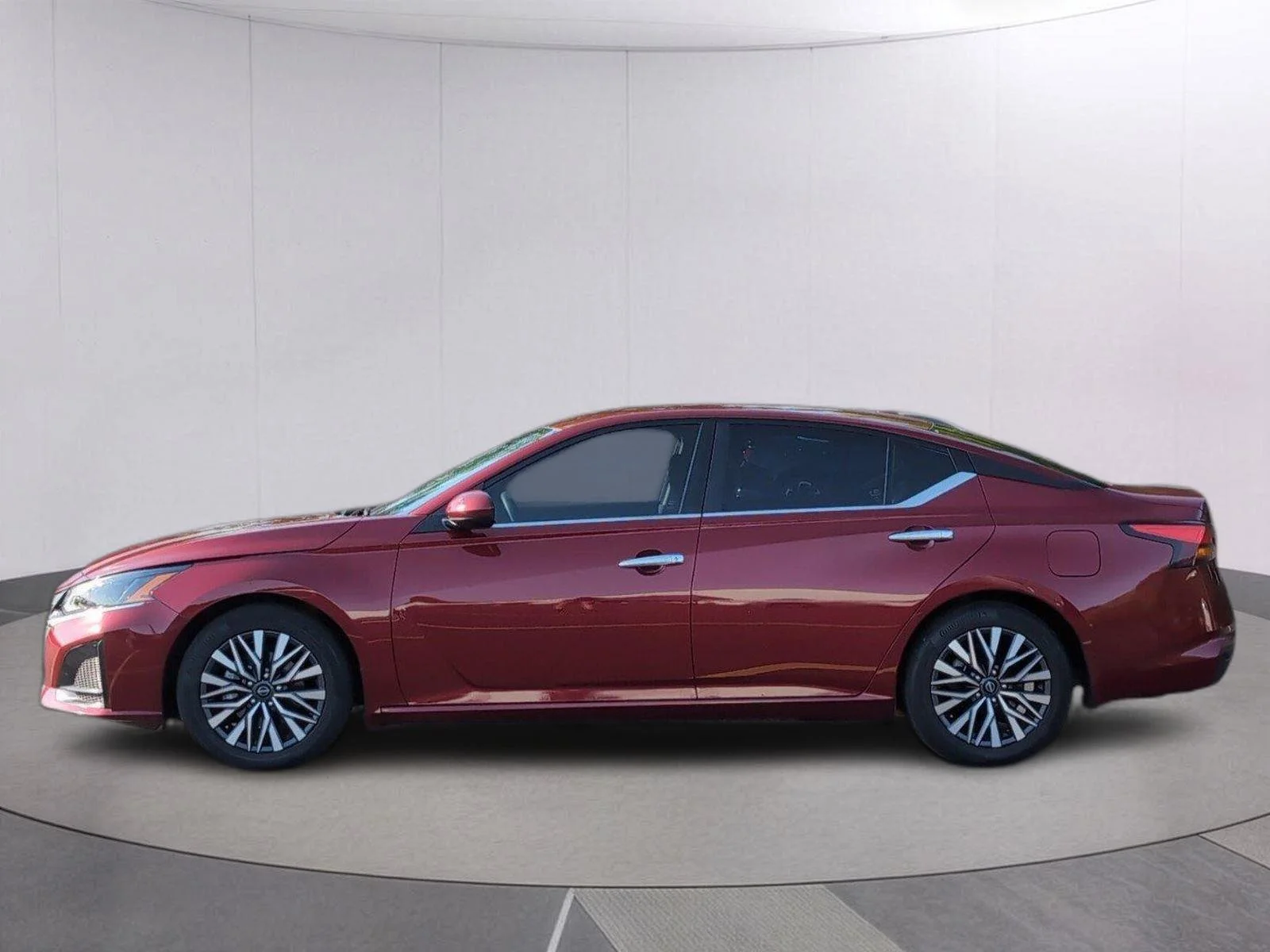 Used 2023 Scarlet Ember Tintcoat Nissan 2.5 SV image 2