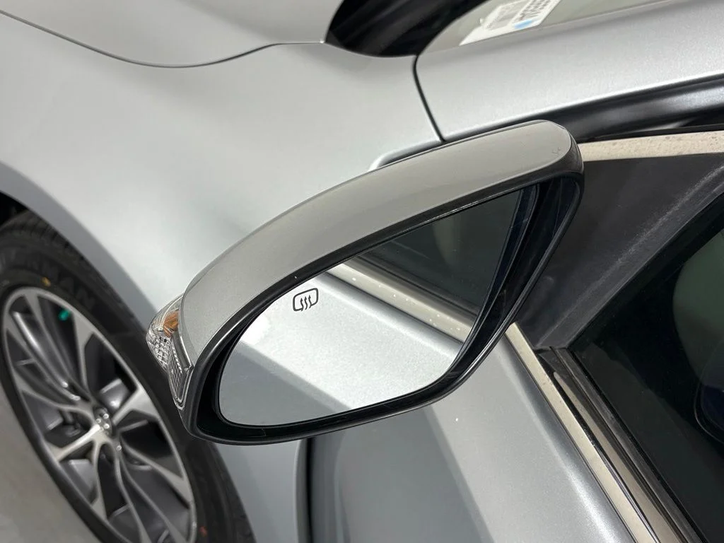 Used 2018 Silver Toyota XLE image 13
