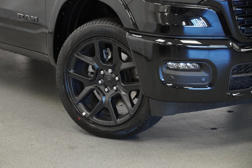 New 2027 Diamond Black Crystal Pearl-Coat Exterior Paint RAM Laramie image 7
