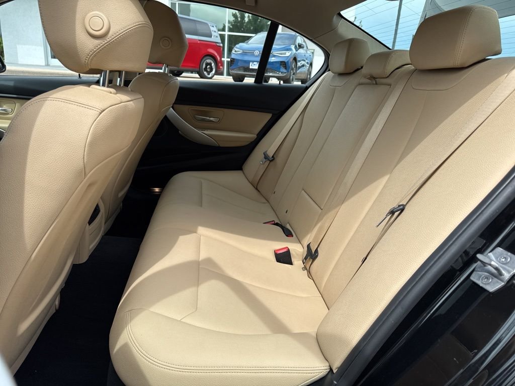 Used 2018 Black Sapphire Metallic BMW 320i xDrive image 24