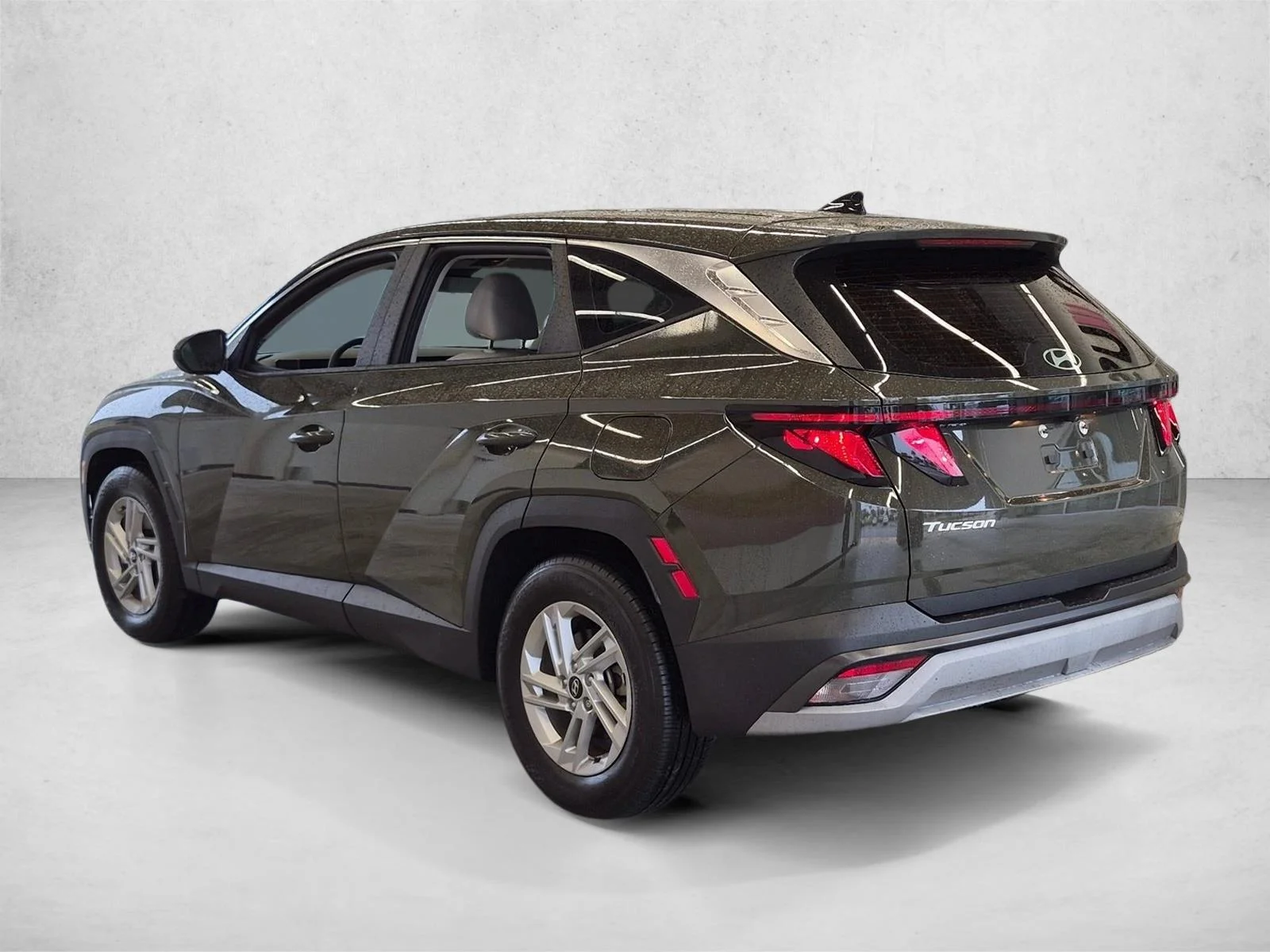 Used 2025 Rockwood Green Hyundai SE image 6