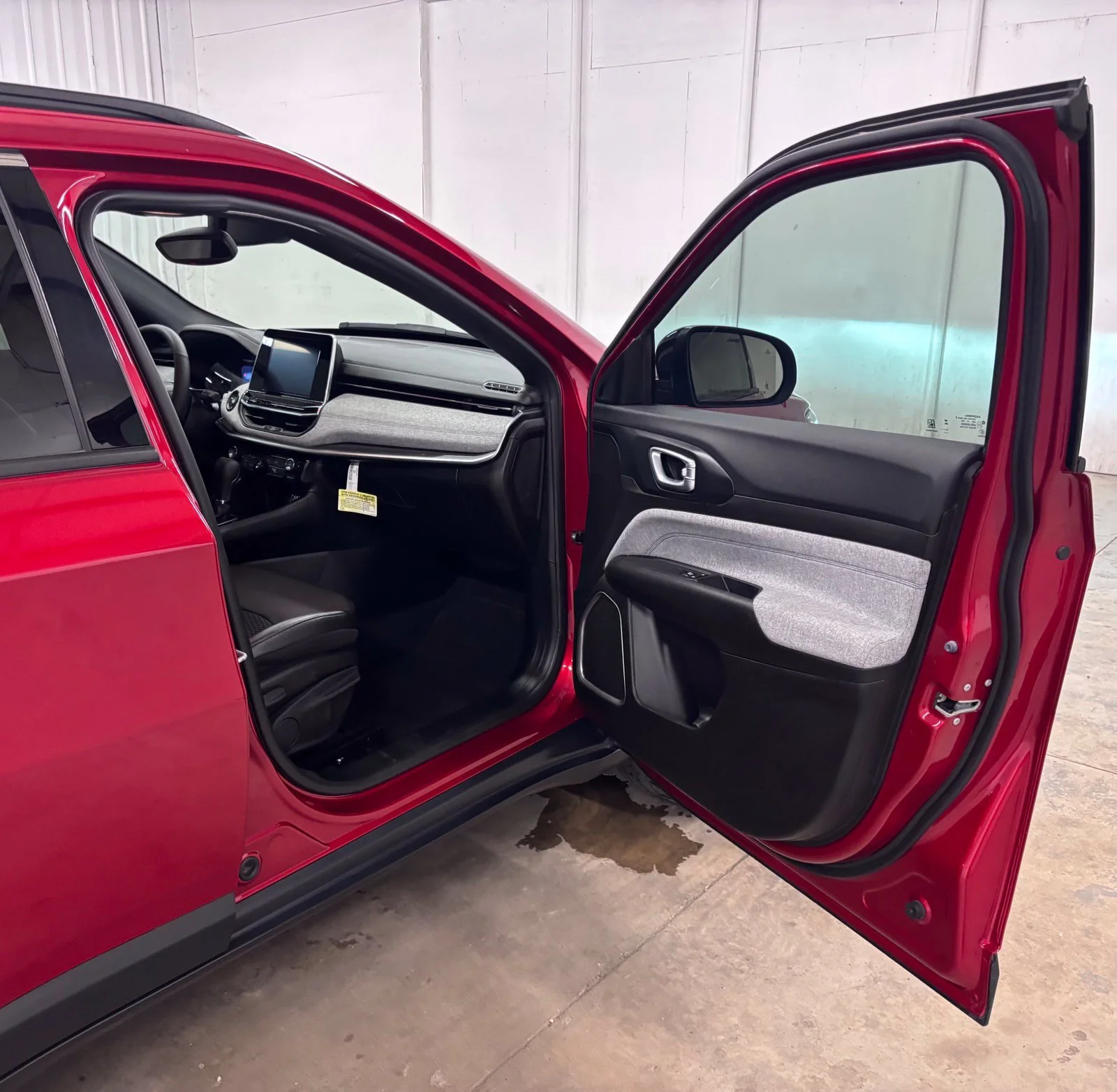 Used 2025 Red Jeep Latitude image 14