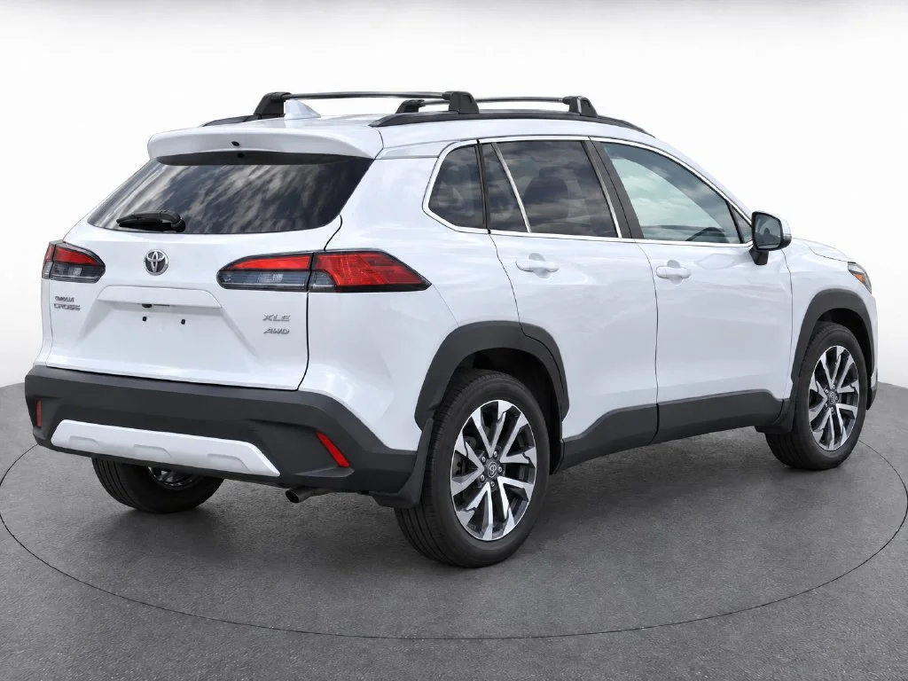 Used 2024 White Toyota XLE image 5