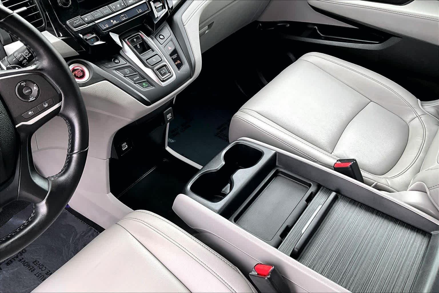 Used 2022 Lunar Silver Metallic Honda EX-L image 17