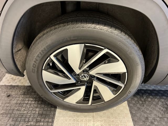 Certified Used 2024 Black Volkswagen 2.0T SE w/Technology image 15
