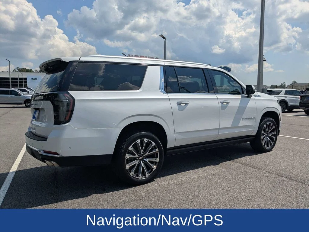 Used 2025 Iridescent Pearl Tricoat Chevrolet High Country image 4