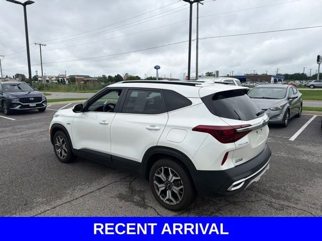 Used 2021 White Kia EX image 15