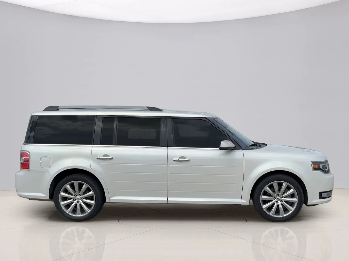 Used 2013 White Ford LIMITED image 7