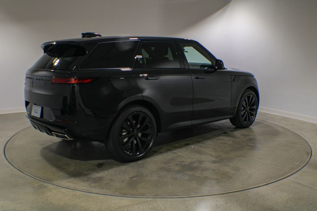 New 2026 Santorini Black Land Rover Dynamic SE image 6