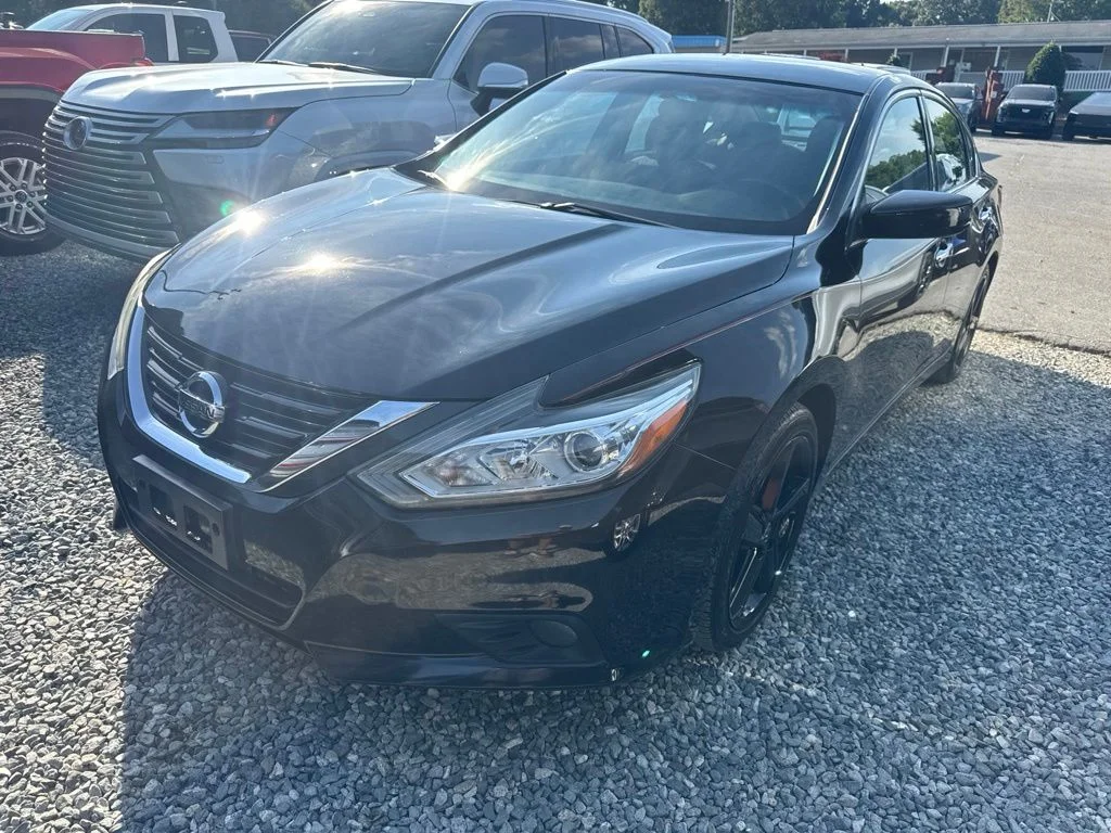 Used 2018 Black Nissan 2.5 SV image 1