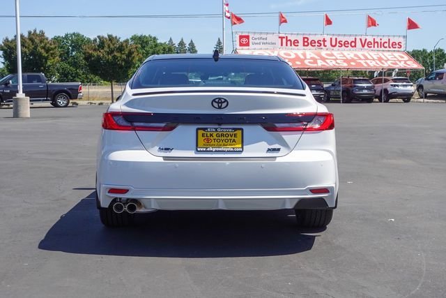 New 2026 Wind Chill Pearl with Midnight Black Metallic roof <sup>1</sup> Toyota  XSE image 8