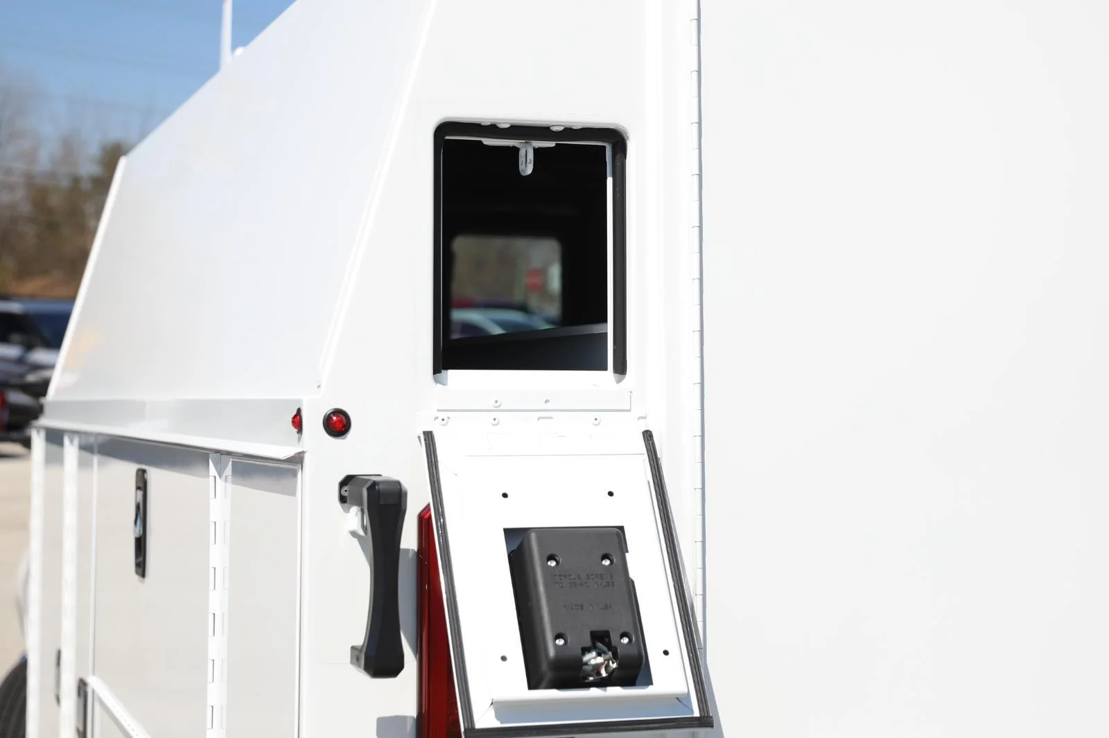 New 2026 Oxford White Ford E-350 SRW image 19