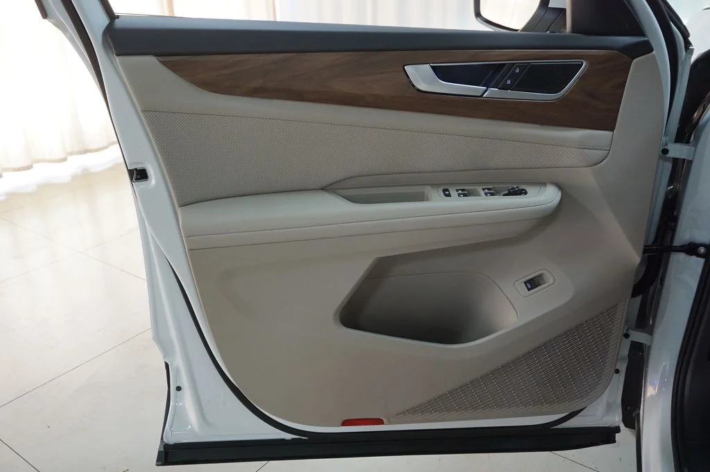 New 2026 Opal White Volkswagen 2.0T SE w/Technology image 26