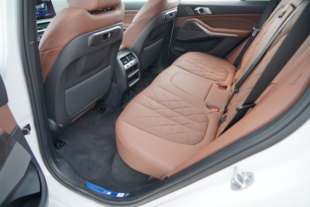 New 2026 Mineral White Metallic BMW xDrive50e image 19