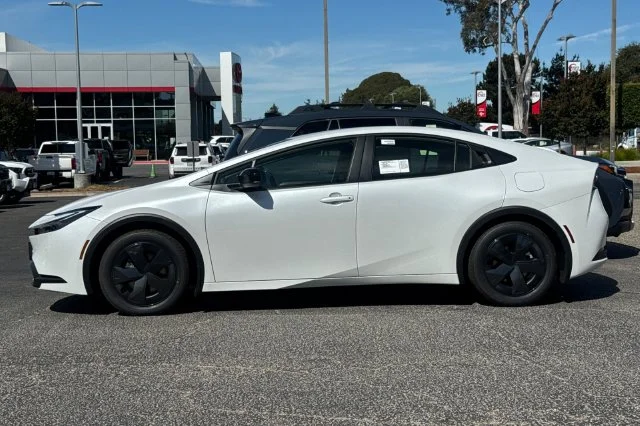 New 2027 Wind Chill Pearl <sup>1</sup> Toyota  SE image 7