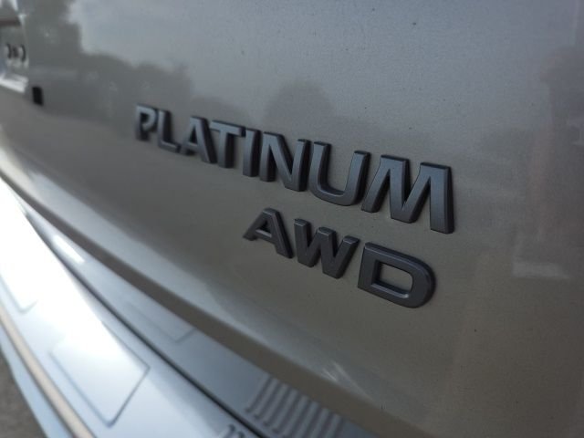 Used 2025 Gold Nissan Platinum image 5