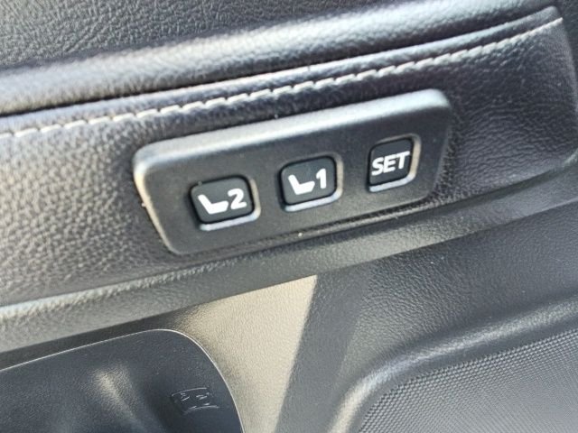 Used 2017 White Toyota  image 19