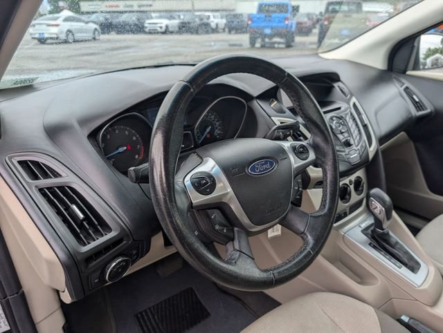 Used 2012 Black Ford SE image 27