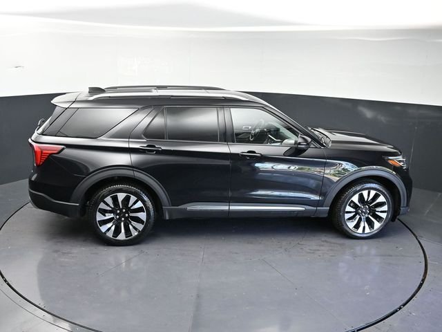 Used 2025 Black Metallic Ford Platinum image 28