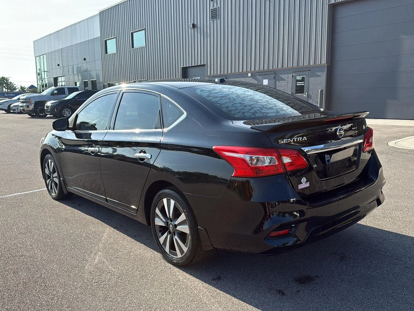 Used 2018 Super Black Nissan SL image 5