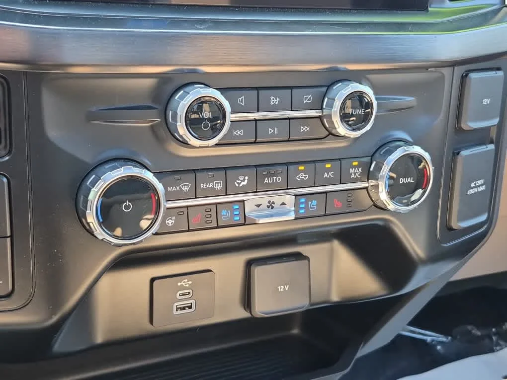 Used 2024 Glacier Gray Metallic Tri-Coat Ford LARIAT image 15