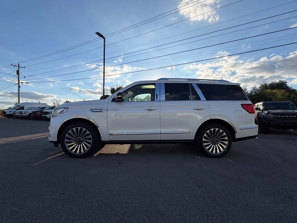 Used 2019 White Lincoln Reserve image 4