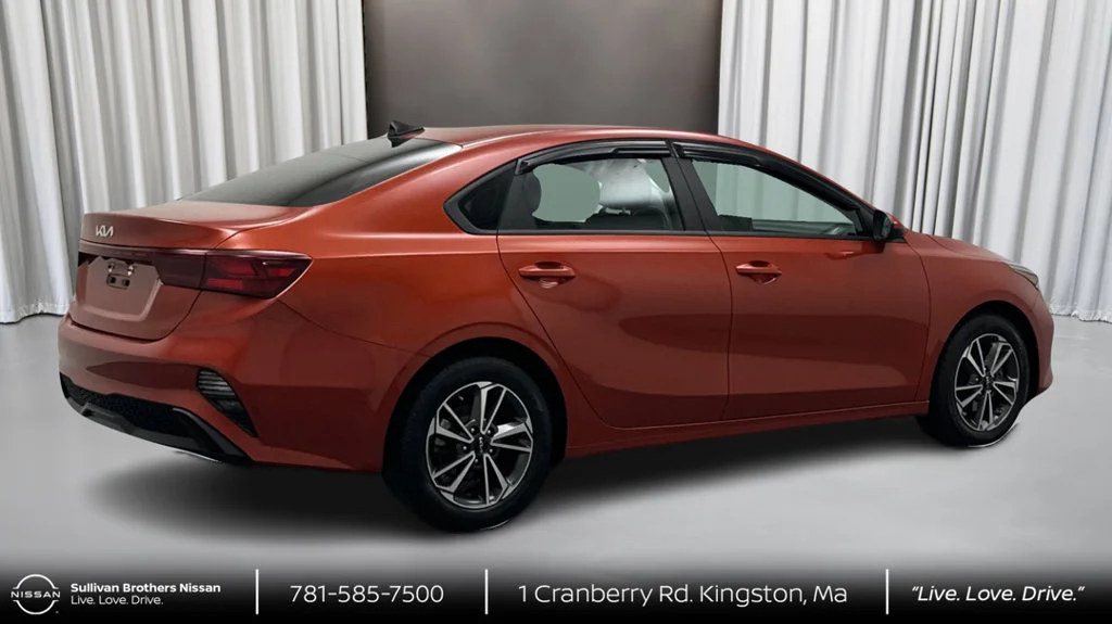Used 2023 Red Kia LXS image 5
