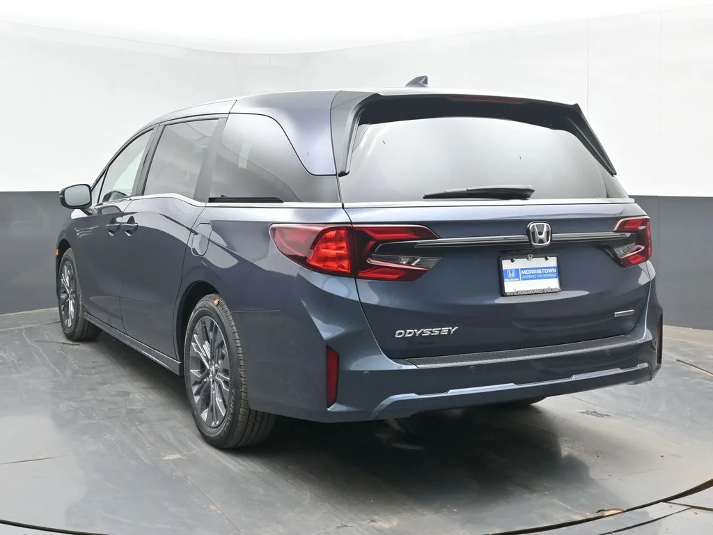 New 2026 Smoke Blue Pearl Honda Touring image 9