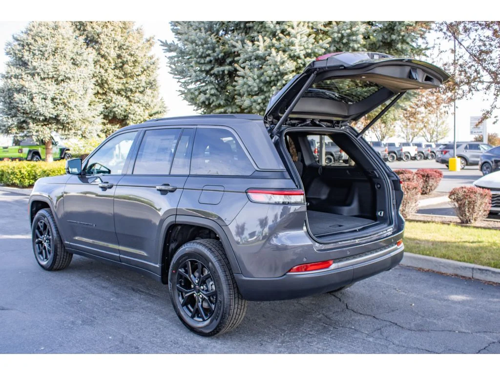 New 2026 Baltic Gray Metallic Clearcoat Jeep Laredo Altitude image 9