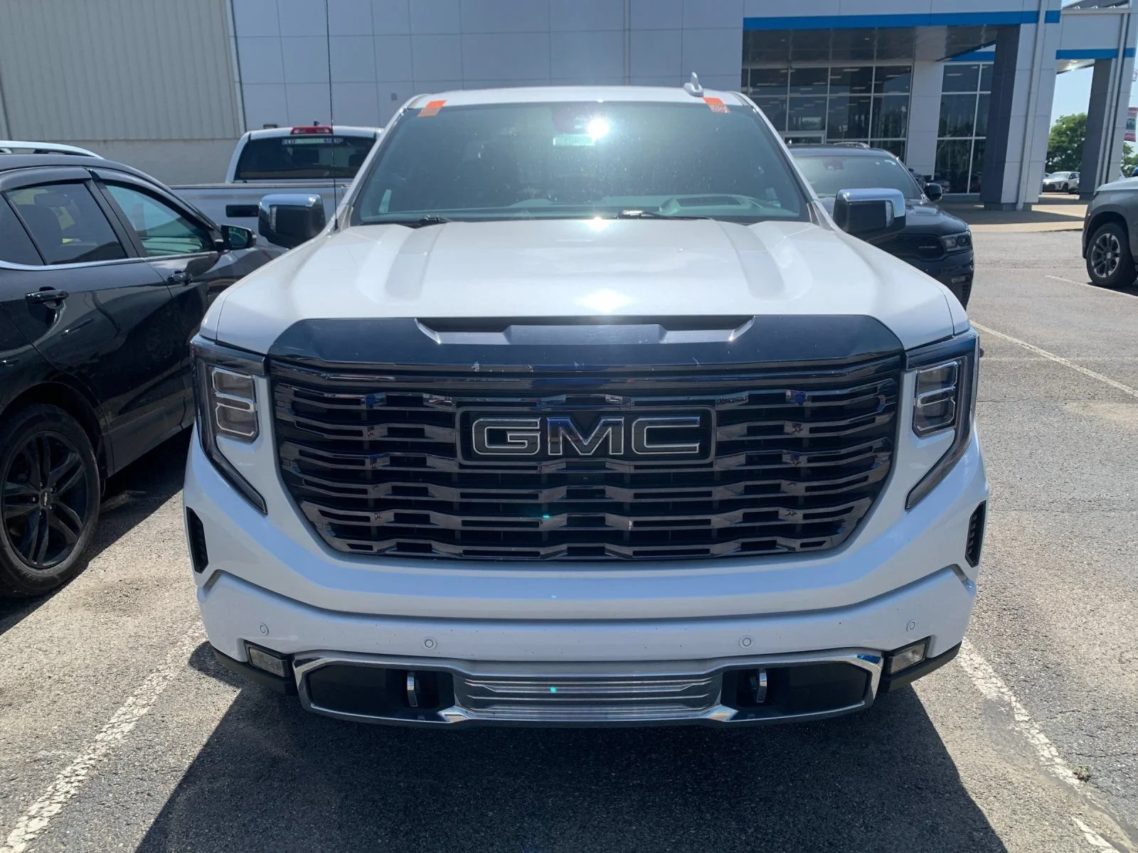 Used 2024 White Frost Tricoat GMC Denali Ultimate image 6