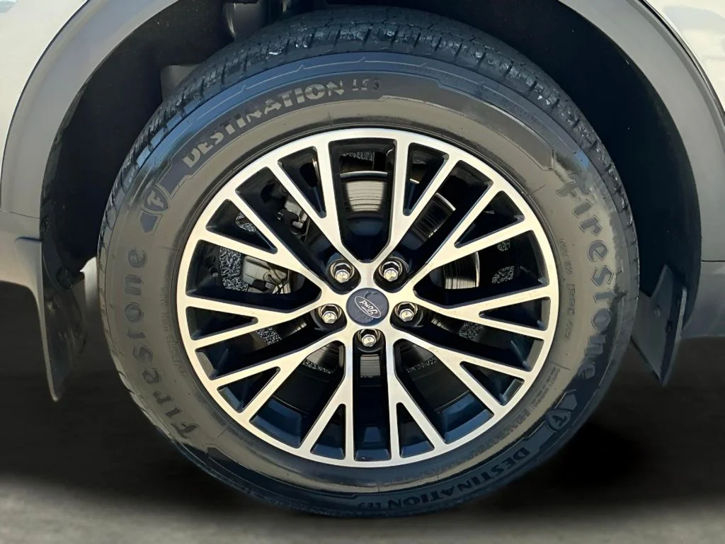 Used 2022 Gray Ford SE image 15
