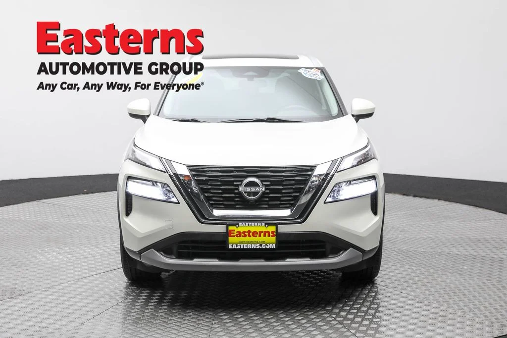 Used 2023 White Nissan SV image 2