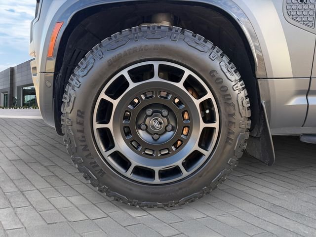 Certified Used 2025 Gray Land Rover OCTA image 9