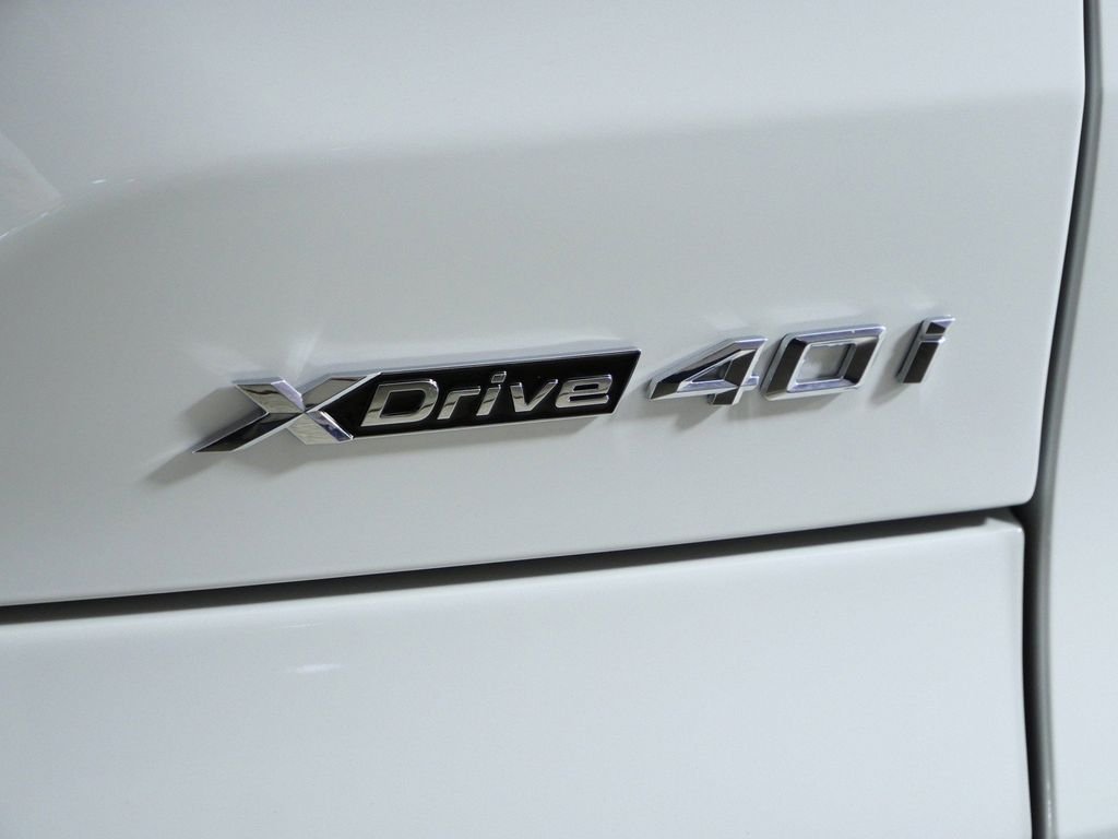 New 2026 Alpine White BMW xDrive40i image 11