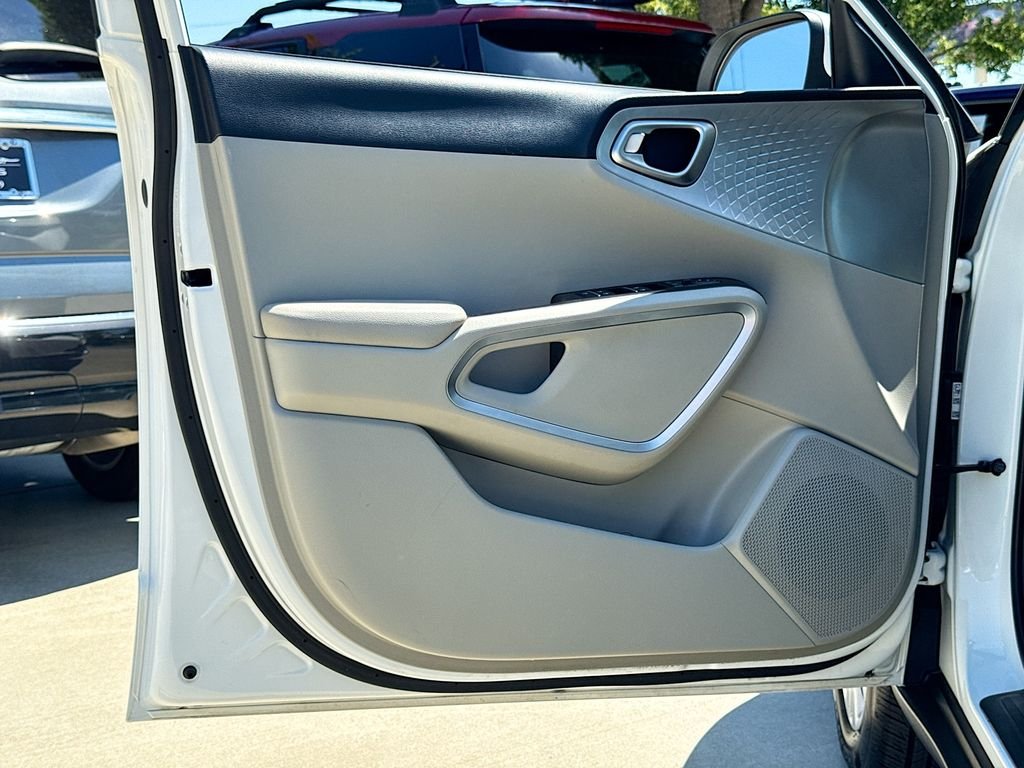Used 2025 Snow White Pearl Kia LX image 12
