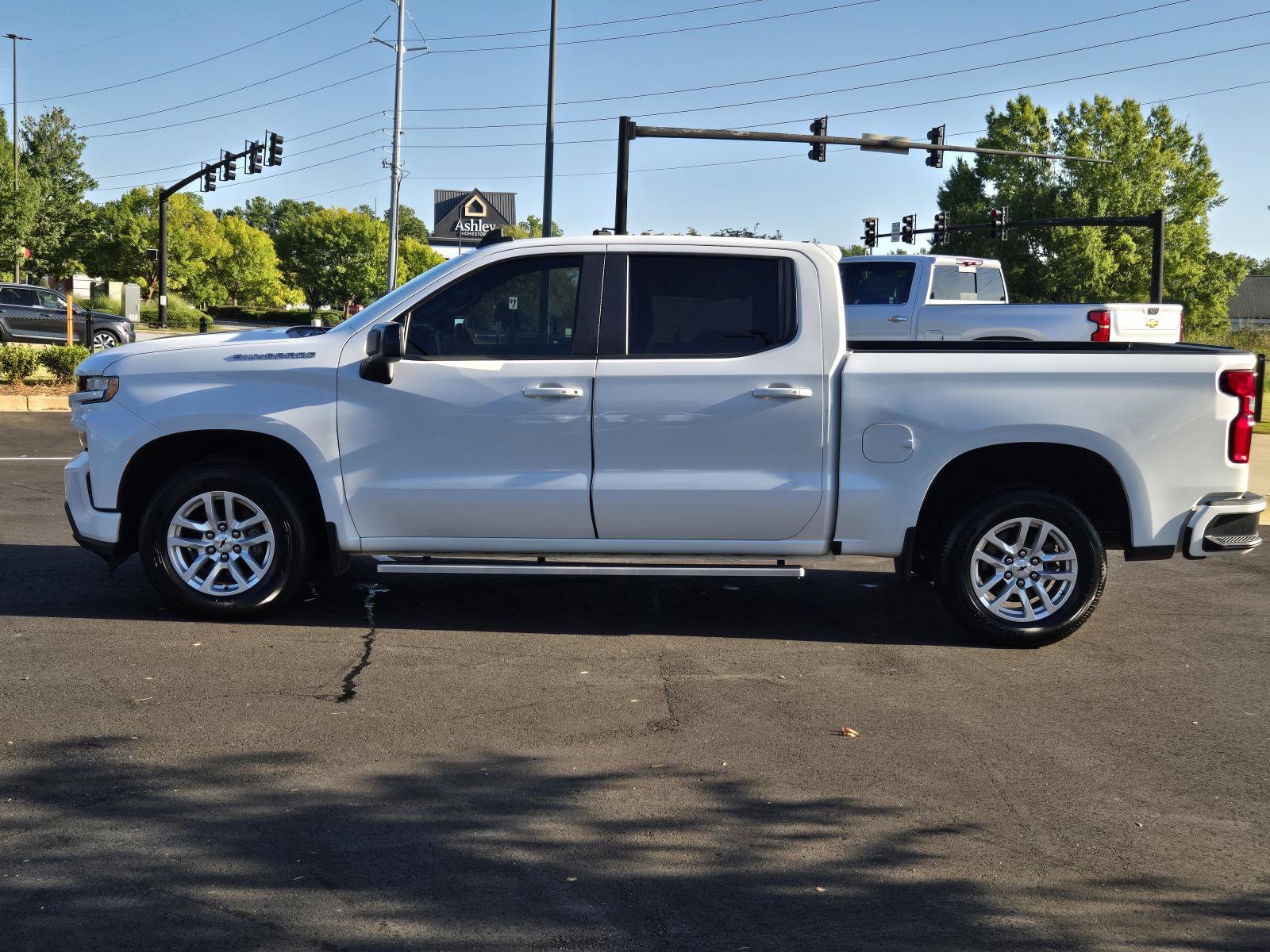 Used 2019 SUMMIT WHITE Chevrolet RST image 15