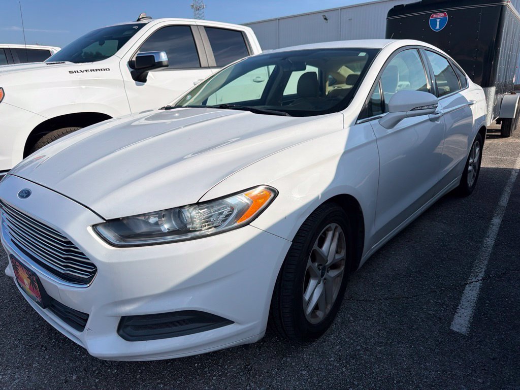 Used 2014 White Ford SE image 1
