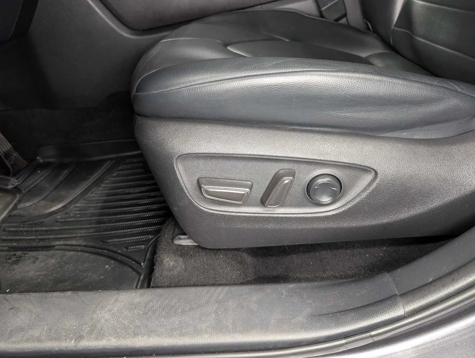 Used 2021 Magnetic Gray Metallic Toyota XLE image 44