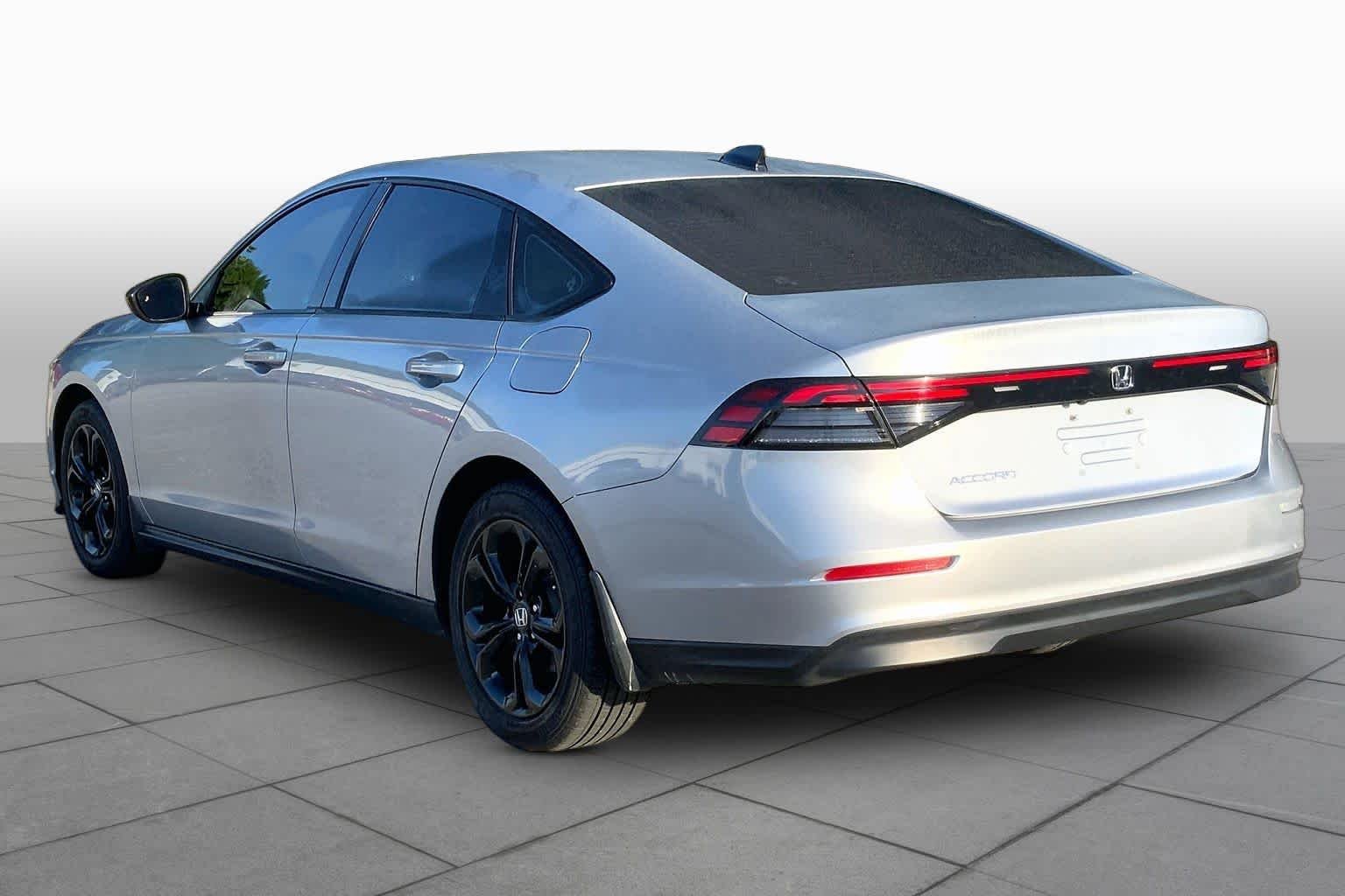 Used 2025 Solar Silver Metallic Honda SE image 12