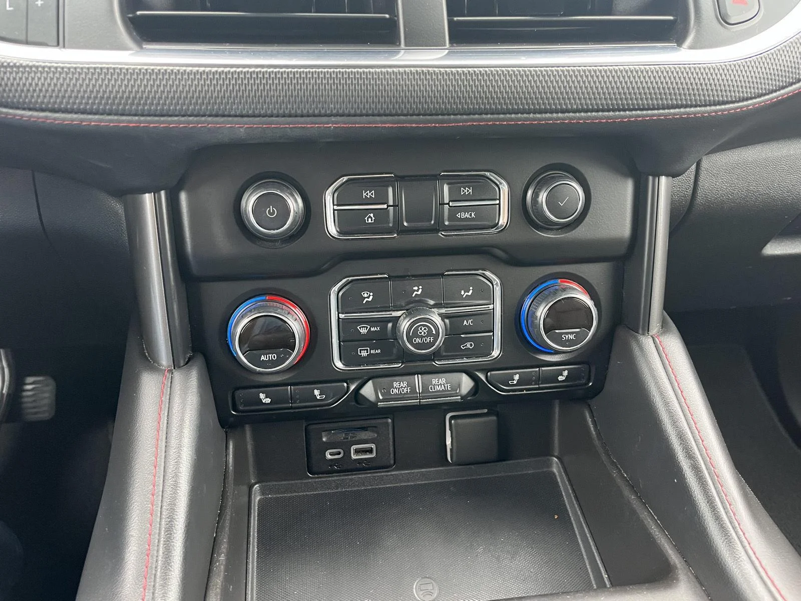 2021 Chevrolet Suburban RST - Photo 21