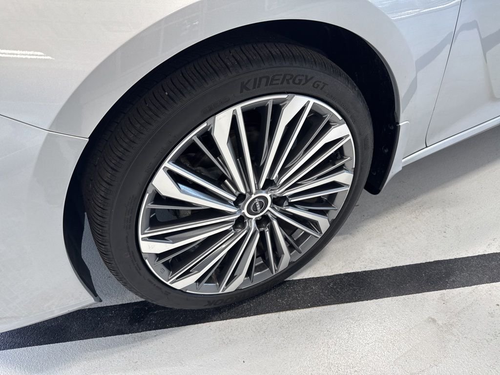 Used 2023 Silver Nissan 2.5 SL image 9