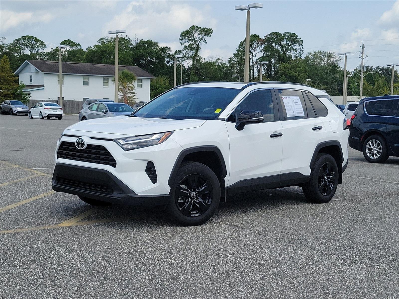 Used 2025 Ice Cap Toyota XLE image 1