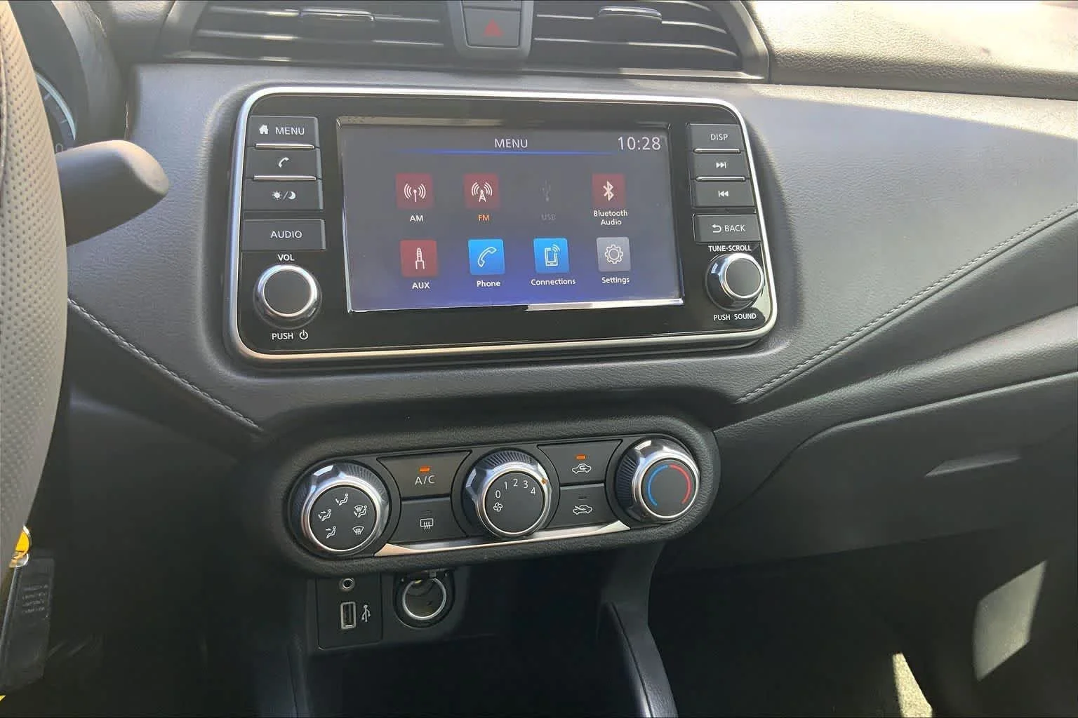 Used 2024  Nissan S image 34