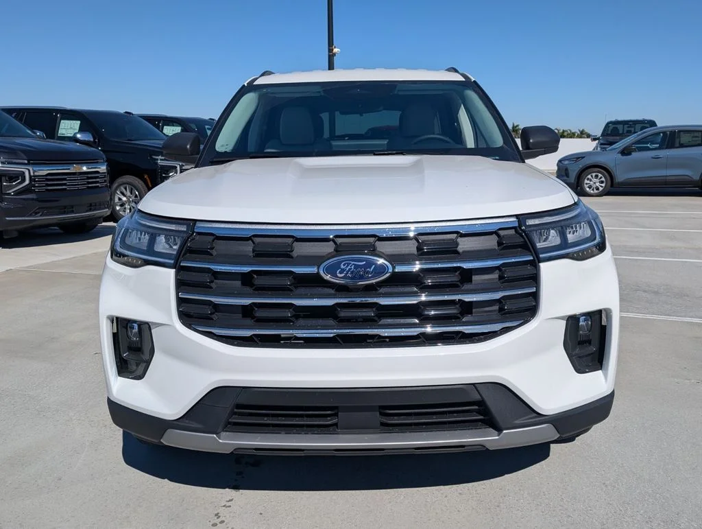 New 2026 Star White Metallic Tri-Coat Ford Active image 2