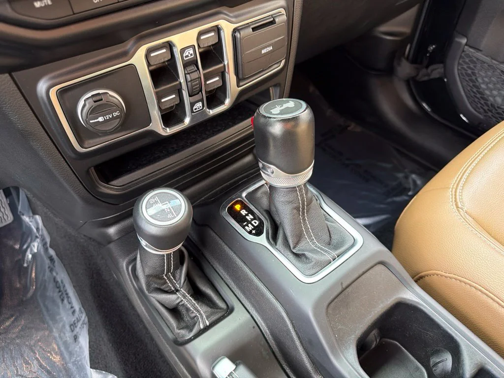 Used 2022 Black Jeep Unlimited Sahara image 38