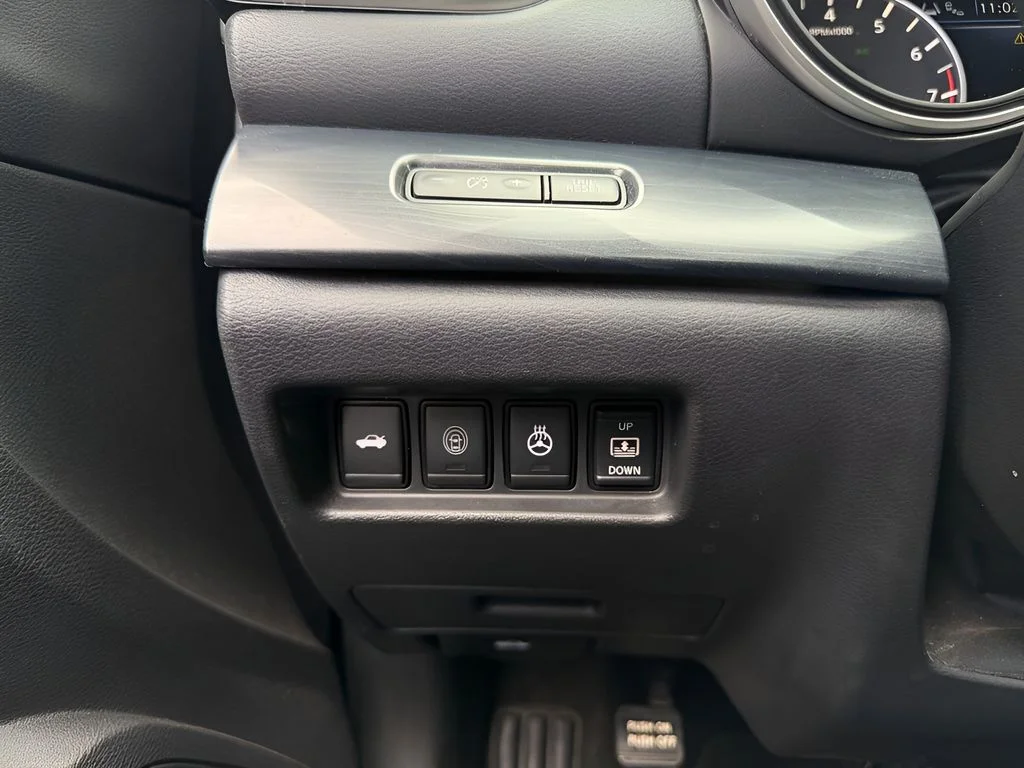 Used 2021 Black Nissan Platinum image 10