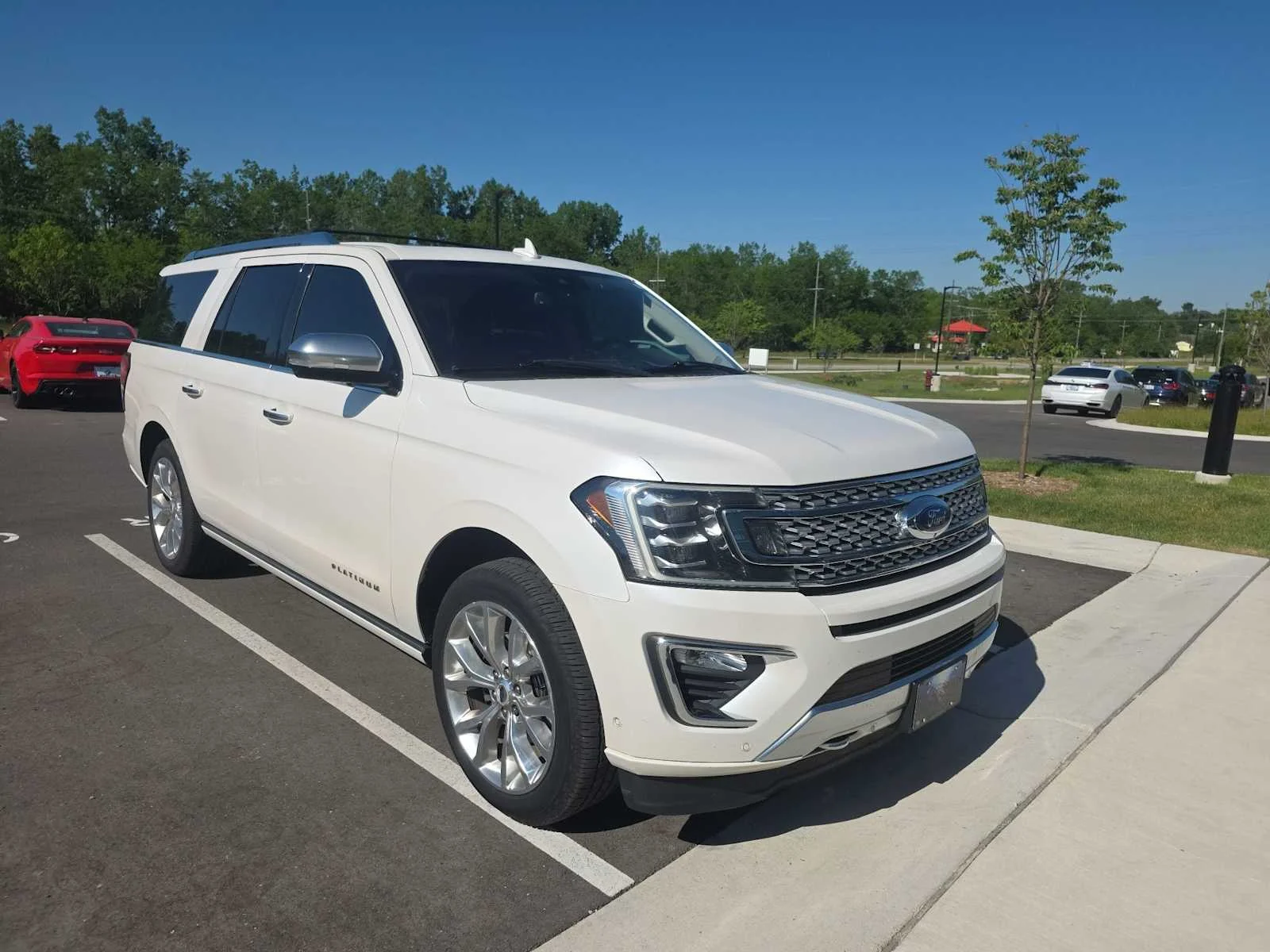 Used 2018 White Platinum Metallic Tri-Coat Ford Platinum image 4