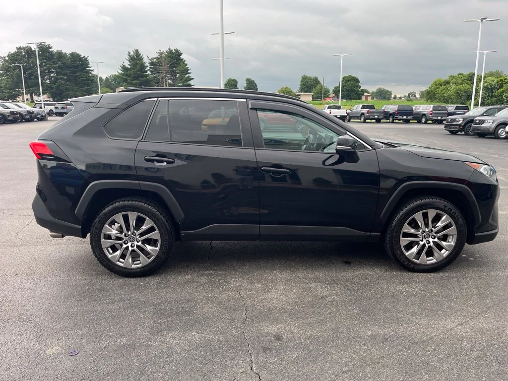 Used 2020 Midnight Black Metallic Toyota XLE Premium image 6